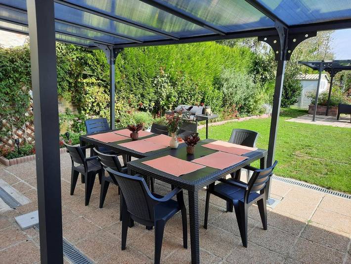 Gîte pour 6 personnes, avec jardin et terrasse dans Hautevesnes