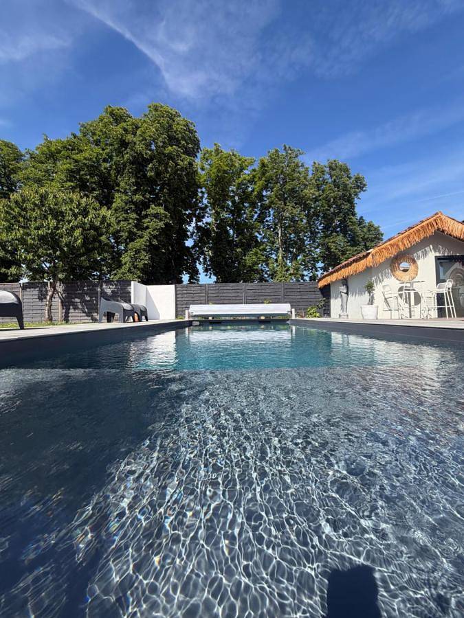 Gîte pour 2 personnes, avec Terrasse et Jardin ainsi que Piscine et Vue à Villeréal