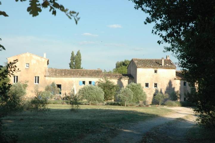 Chambre d’hôte pour 2 personnes, avec piscine et jardin ainsi que vue et terrasse à Crillon-le-Brave