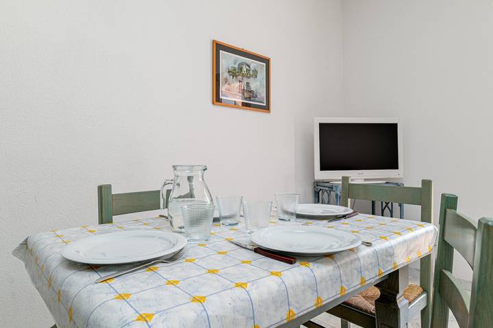 Appartamento intero, Appartamento 'Deledda' con terrazza privata, giardino privato e aria condizionata in San Teodoro, Olbia-Tempio