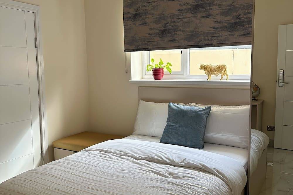 2 Bed Annexe in Surrey/Egham/Heathrow/Windsor in Thorpe Park, Surrey