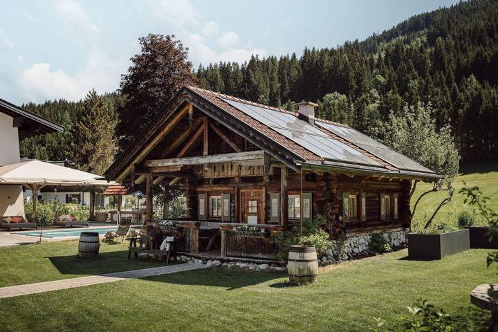 Chalet für 4 Personen, mit Balkon und Terrasse sowie Garten und Pool in Flachau