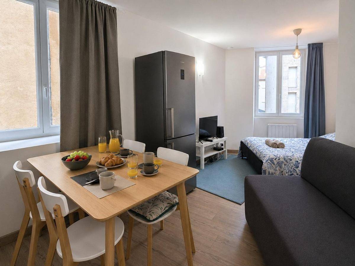Appartement entier, Le Petit Forez, Cosy et Authentique in Saint-Bonnet-le-Château, Montbrison