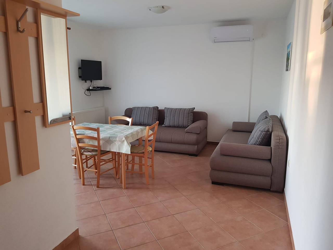 Ganze Wohnung, 1-Zimmer-Ferienwohnung mit Terrasse und Meerblick Drage, Biograd A-25310-a in Drage (Pakoštane), Zadar