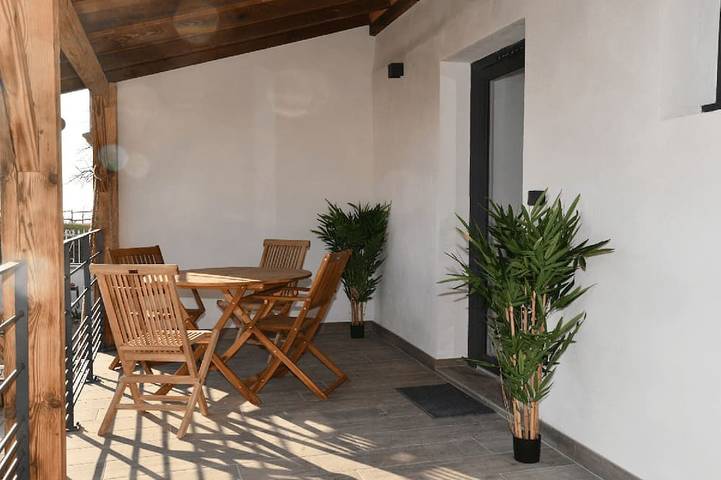 Location de vacances pour 2 personnes, avec piscine et balcon, animaux acceptés à La Côte-Saint-André - 4