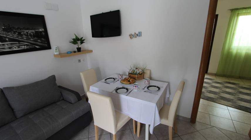 Ganze Wohnung, Gemütliche Ferienwohnung Kovačić 1 auf der Insel Krk in Malinska-Dubašnica, Krk