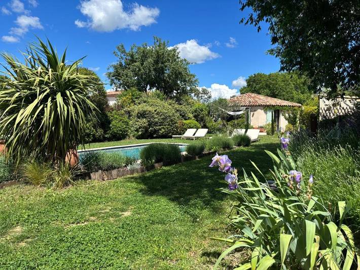 Location de vacances pour 4 personnes, avec Terrasse ainsi que Jardin et Piscine à Le Puy-Sainte-Réparade - 3