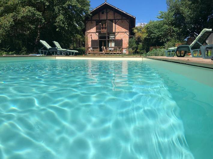 Chambre d’hôte pour 4 personnes, avec Terrasse ainsi que Jardin et Piscine en Aquitaine