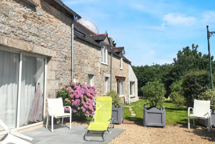 Maison de vacances pour 3 personnes, avec jardin, adapté aux familles à Huelgoat