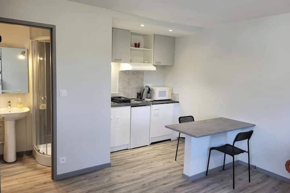 Entire apartment, Appartement Pour 2 Personnes \"La Tanière\" in Massif Central