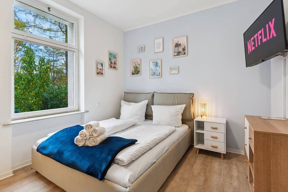 Ganze Wohnung, Vorstadtoase für 2 - nähe Ber mit Queensize-Bett, Netflix, eigenem Bad & Parken in Eichwalde, Dahme-Seengebiet