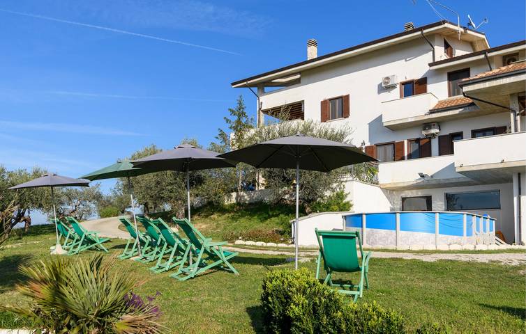 Appartamento intero, Accogliente appartamento con piscina e terrazza vicino a Moscufo in Moscufo, Provincia di Pescara