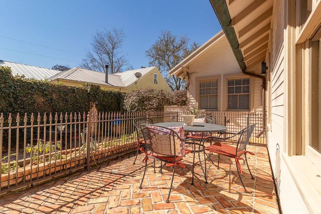 Coquille Cottage located in Historic Madisonville in Lake Pontchartrain