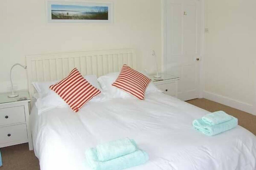 The Grange, family friendly, country holiday cottage in Little Haven in Little Haven, Pembrokeshire