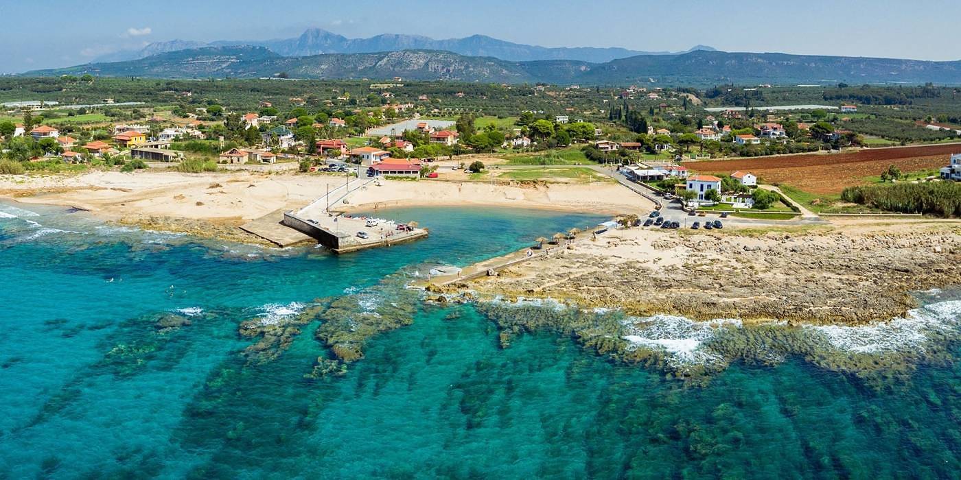 Ganze Wohnung, Seaview Serenity - Beachside Getaway in Golf von Kyparissia