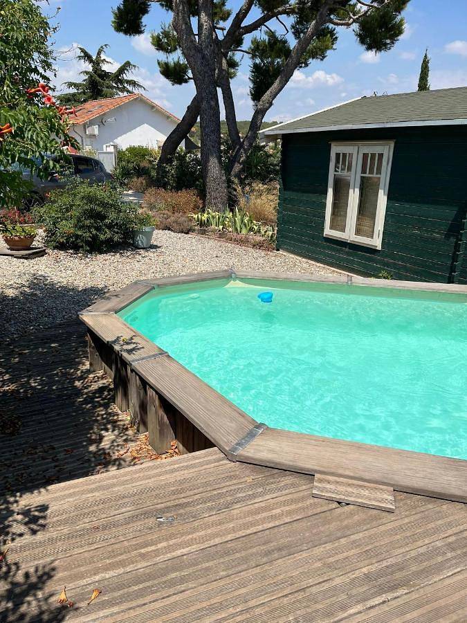 Appartement de vacances pour 4 personnes, avec Terrasse et Jardin ainsi que Piscine et Vue