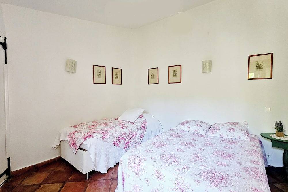 Charming villa with swimming pool and sauna in Haut-Var in Montferrat, Draguignan Region