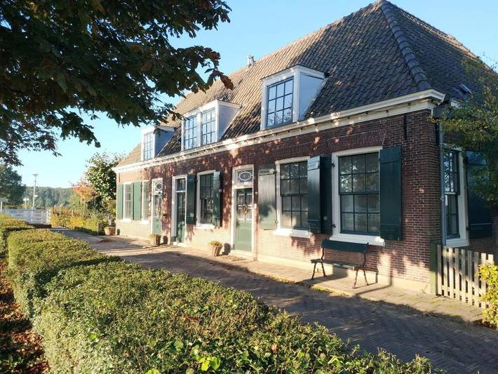 Location de vacances pour 2 personnes, avec Terrasse ainsi que Jardin et Vue dans De Kwakel
