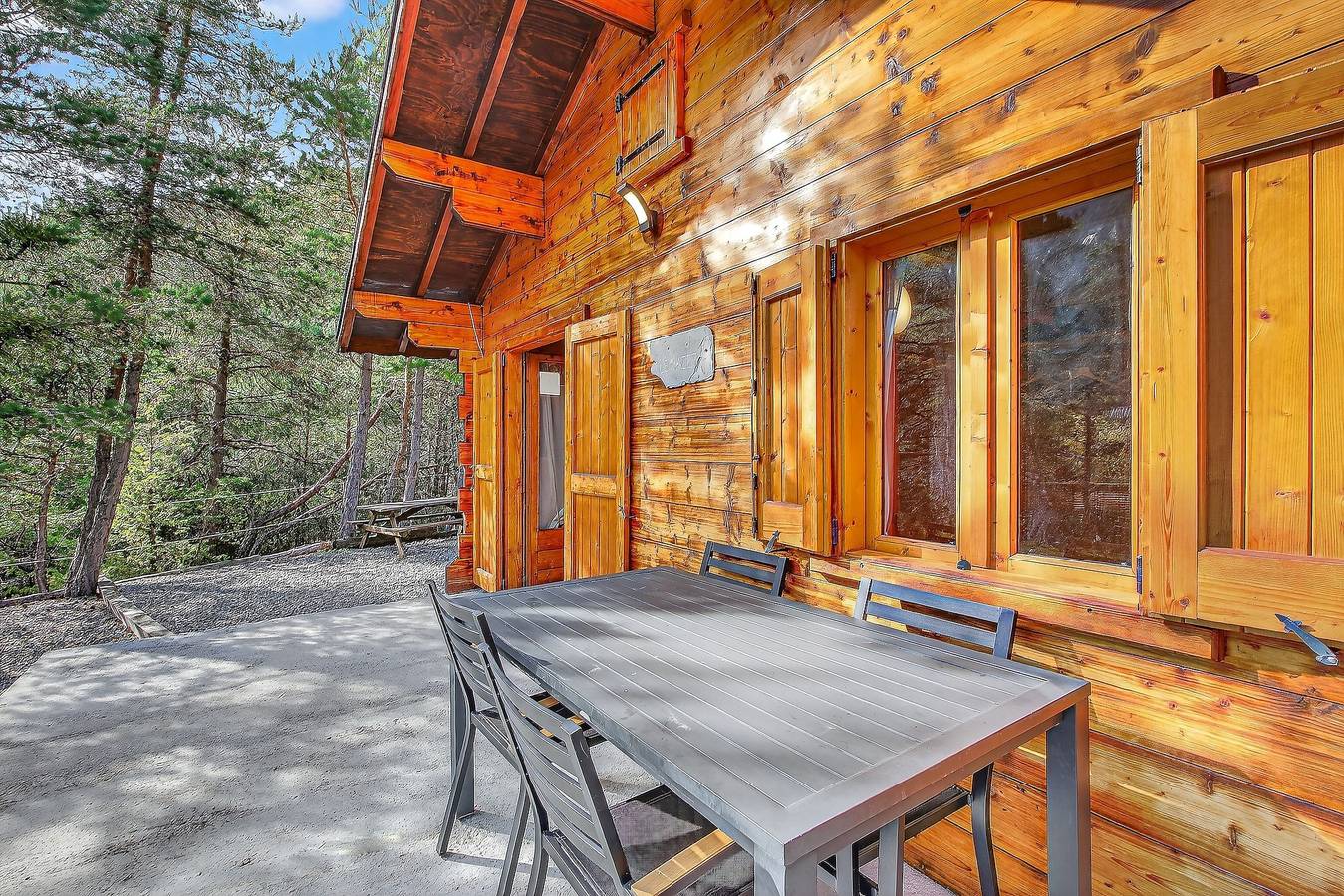 Chalet "Le Mazet" mit Bergblick, privater Terrasse und Wlan in Méolans-Revel, Barcelonnette und Umgebung