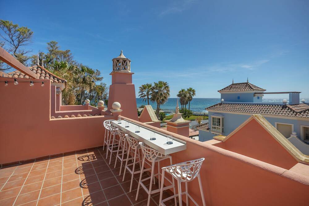 Villa for 12 People in Marbella West, Marbella
