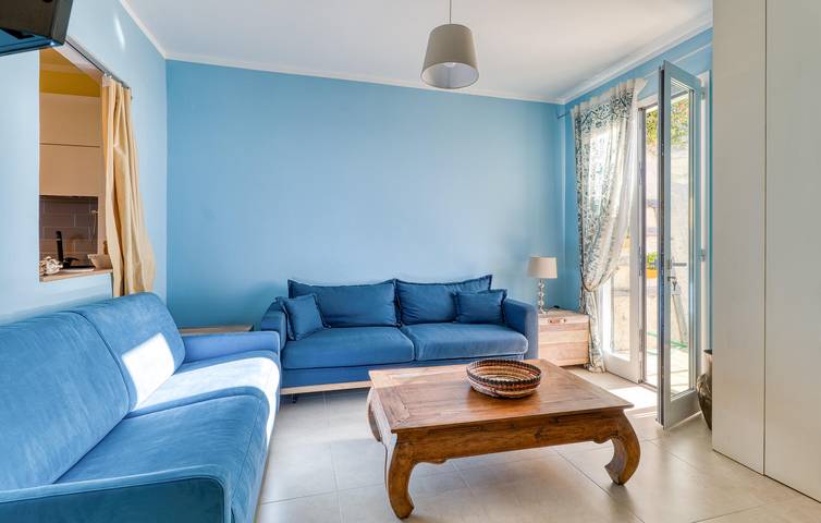 Appartamento con vista mare, aria condizionata e parcheggio. in Cipressa, Riviera di Ponente