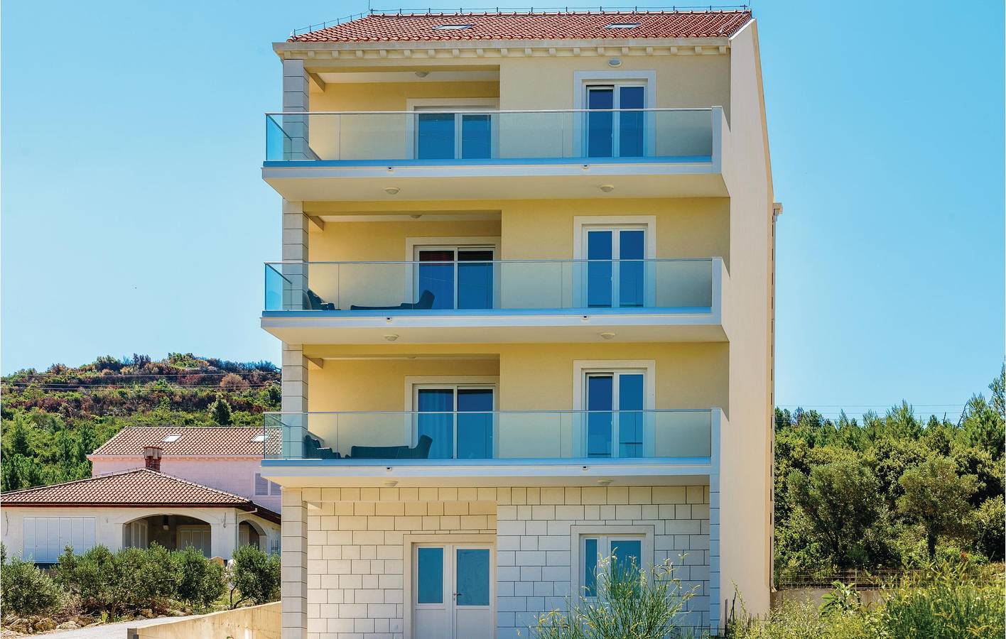 Entire holiday apartment, Cozy Sea View Apartment with Terrace & Parking, 800m to Beach in Cavtat, Dubrovnik-Neretva