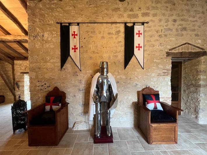 Location de vacances pour 2 personnes, avec terrasse et piscine ainsi que jardin et vue à Mouzieys-Panens - 2