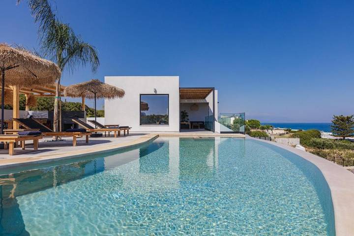 Villa für 8 Personen, mit Ausblick und Garten sowie Pool - 1