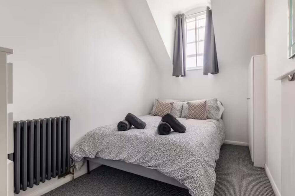 Ganze Wohnung, Castle Garden View - Two Steps from Central Rochester High Street in Rochester, Kent Downs