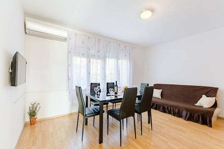Apartamento entero, Apartment Marko (St) - Three Bedroom Apartment with Balcony and Garden View in Split, Condado de Split-Dalmacia