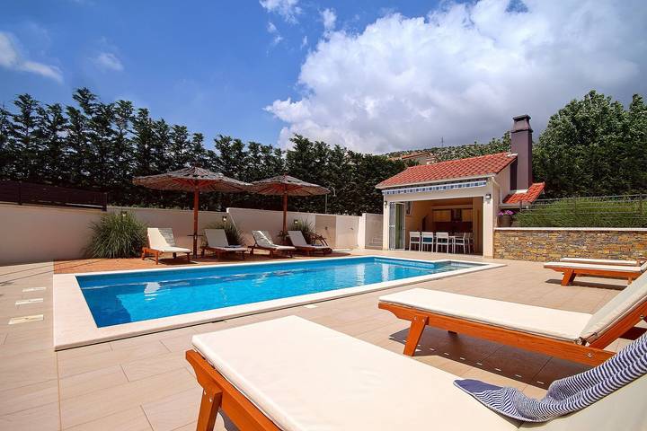 Villa for 10 personer med balkon/terrasse in Naklice, Split-Dalmatien