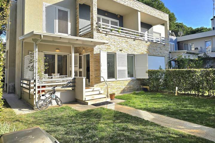 Ferienwohnung für 5 Personen, mit Pool und Terrasse, kinderfreundlich in Albanien