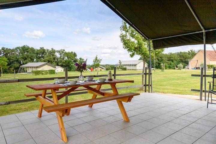 Location de vacances pour 6 personnes, avec piscine et jardin à Lignac - 2