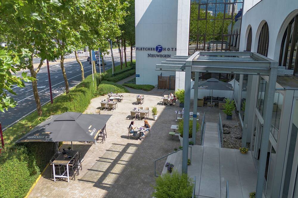 Make Your Trip More Enjoyable! Indoor Pool, Free Breakfast and Parking! in Nieuwegein, Bestuur Regio Utrecht