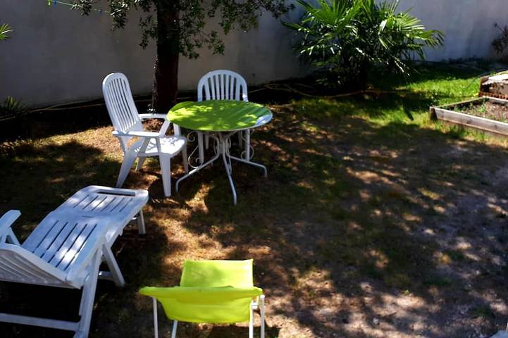 Gîte pour 2 personnes, avec jardin et jacuzzi à Velleron - 4