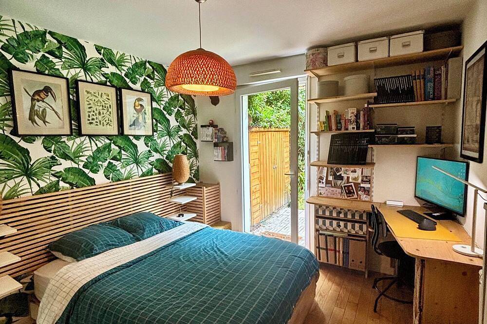 Entire apartment, Bel Appartement Avec Jardin Privé à 500m de Paris in Bagnolet, Seine-Saint-Denis