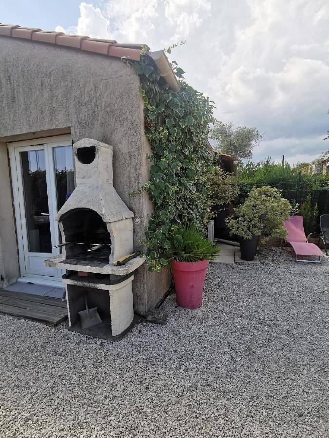 Location de vacances pour 5 personnes, avec piscine ainsi que vue et jardin, animaux acceptés à Forcalqueiret - 3