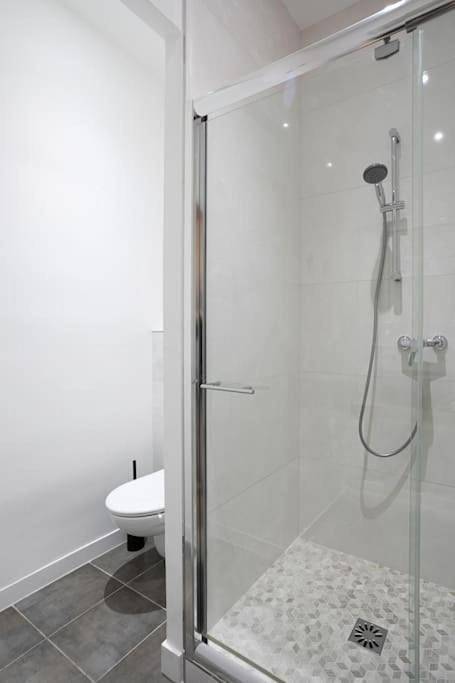 Appartement entier, One-Bedroom Apartment in Montrouge, Hauts-de-Seine