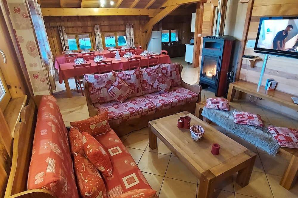 Piscine,Spa,Parc Jeux Géant,Bowling,Bar Crêpes  Activites Sur Place Offertes in Le Thillot, Région d'Épinal