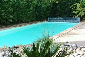 Gîte pour 4 personnes, avec jacuzzi ainsi que jardin et terrasse à Rognes