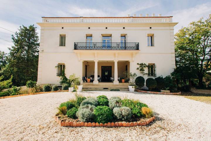 Location de vacances pour 10 personnes, avec Terrasse ainsi que Jardin et Piscine à Saint-Jean-Pla-de-Corts