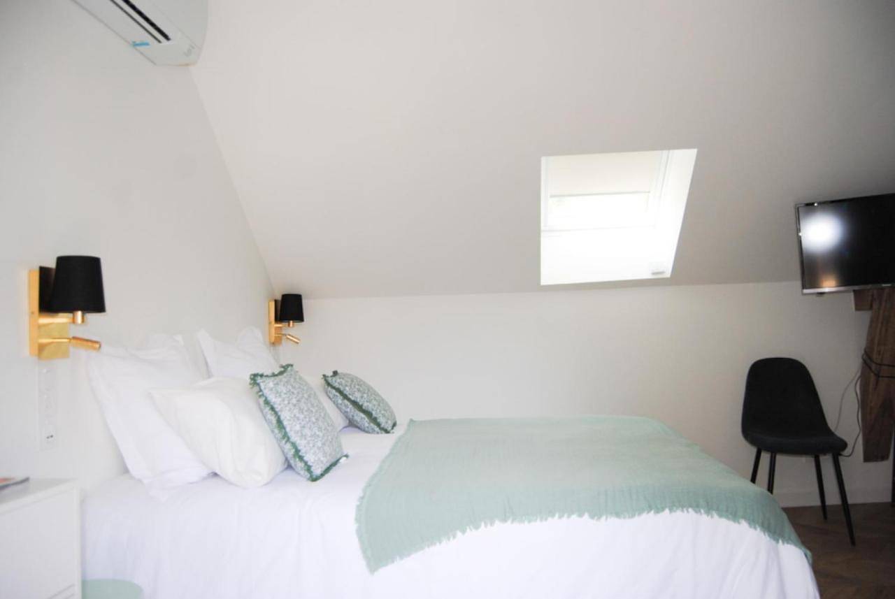 Family Room with Garden View in Bellerive-sur-Allier, Région de Vichy