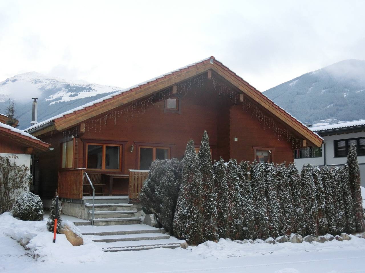Ferienhaus 'Finkennest' mit Bergblick, privater Terrasse und Wi-Fi in Neukirchen am Großvenediger, Großvenediger