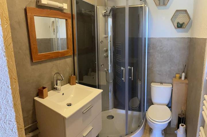 Gîte pour 6 personnes, avec jardin et terrasse, animaux acceptés à Saint-Sauveur - 4