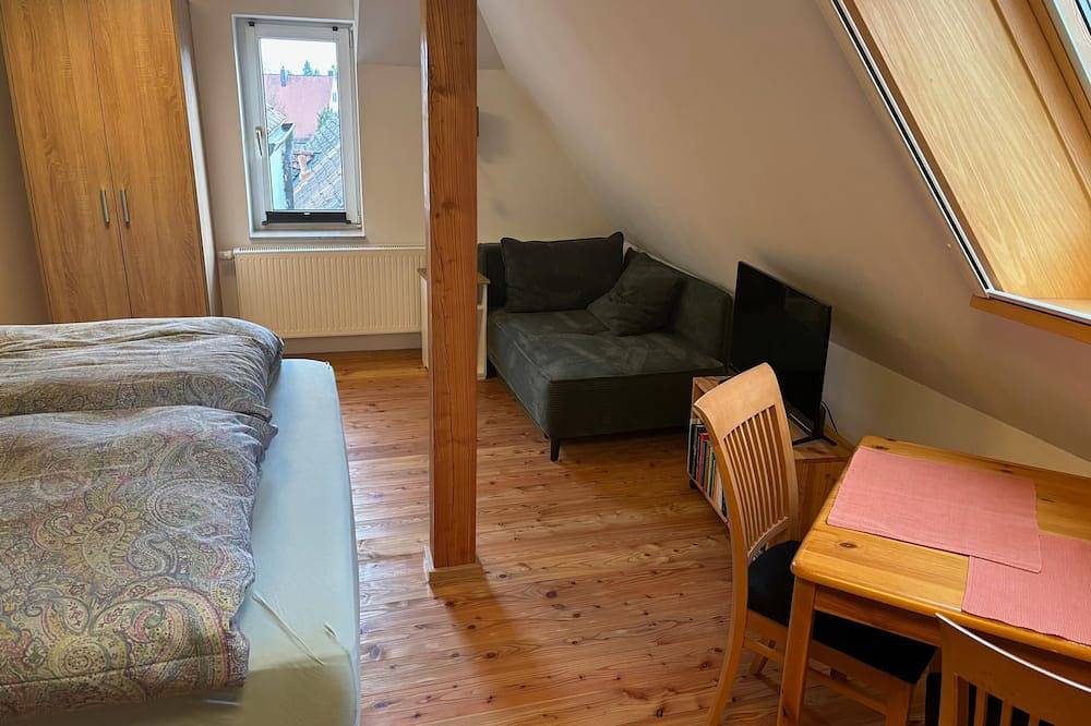 Ganze Wohnung, Helles Appartement mit Lärchenfussboden in Oettingen i.Bay., Bayerisch Schwaben
