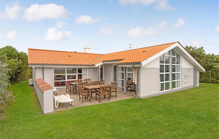 Ferienhaus für 12 Personen, mit Whirlpool und Terrasse sowie Pool und Sauna in Kærgården