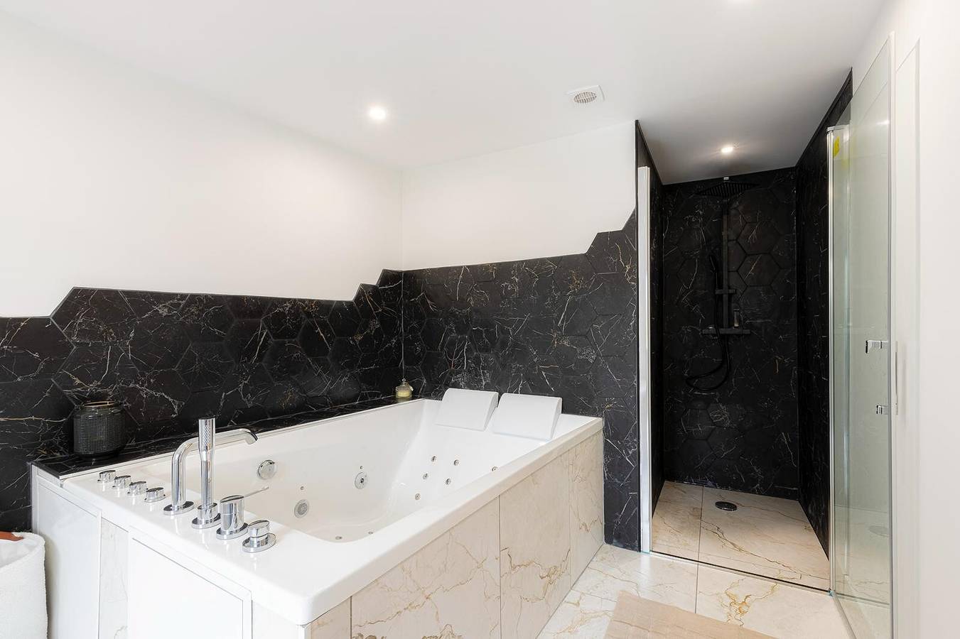 Ganze Wohnung, Ferienhaus 'Maison Cosy Avec Spa Vannes' – Entspannung in Vannes mit Whirlpool in Vannes, Côte des Mégalithes