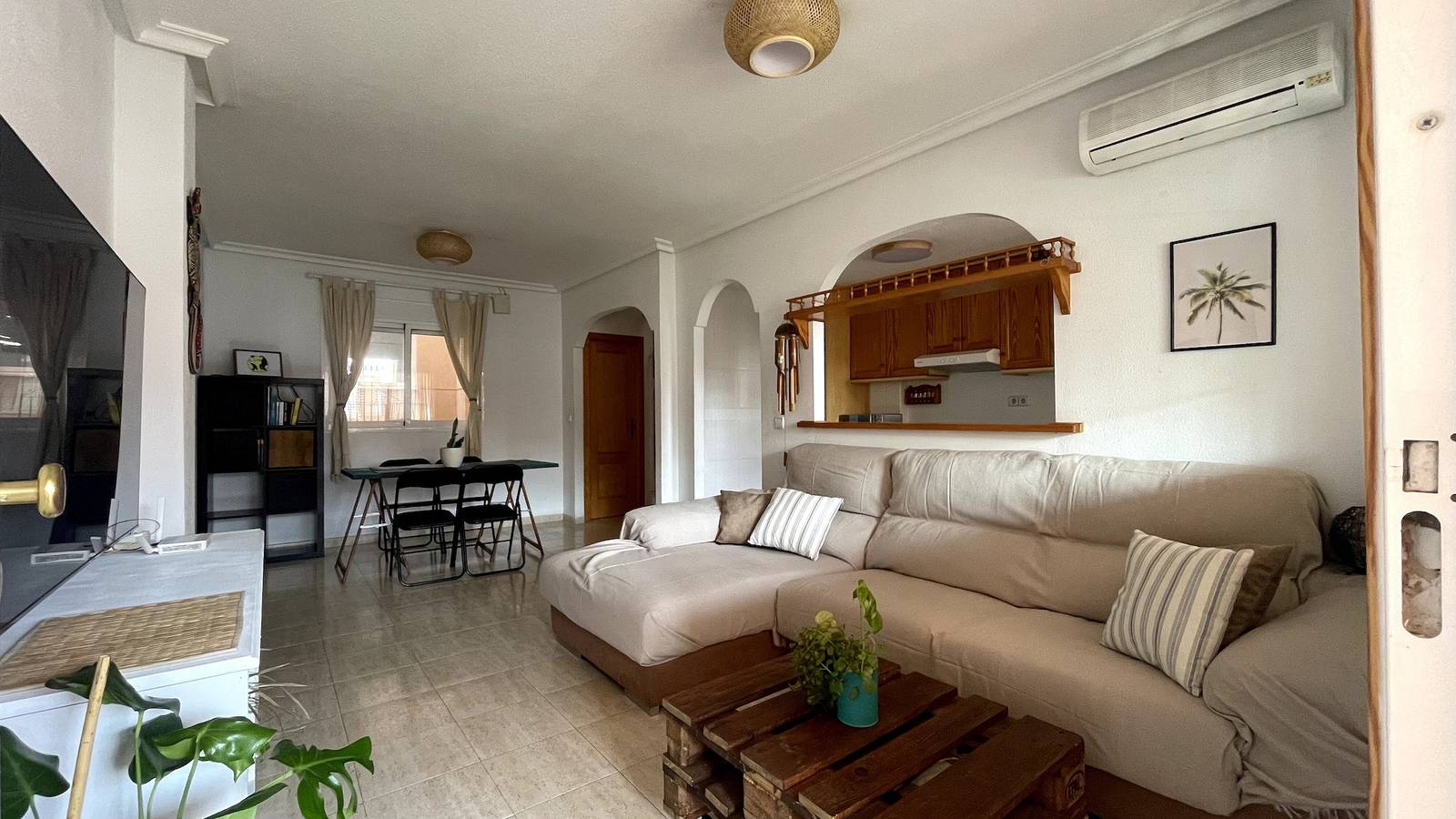 Apartamento entero, Apartamento 'Nomad House' con piscina compartida, Wi-Fi y aire acondicionado in Santa Pola, Costa Blanca