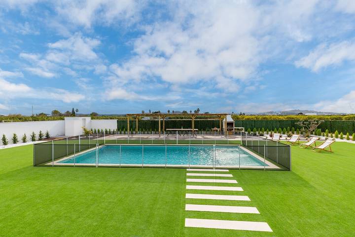 Villa pour 16 personnes, avec piscine et jardin, adapté aux familles à Rojales