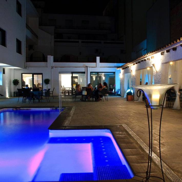 Hôtel pour 2 personnes, avec jardin ainsi que piscine et vue